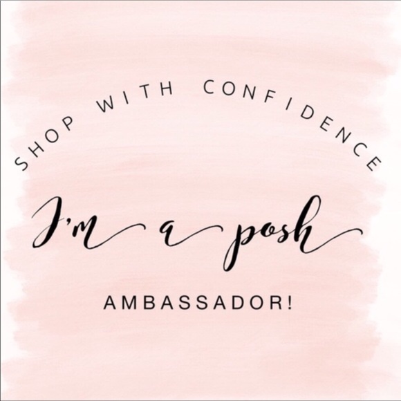 🥳 MEET AMY C 🥳 POSH AMBASSADOR - Picture 8 of 16